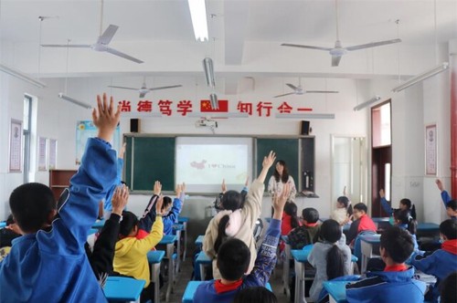 vwin德赢ac米兰官方网：一堂别开生面的“双语”思政课