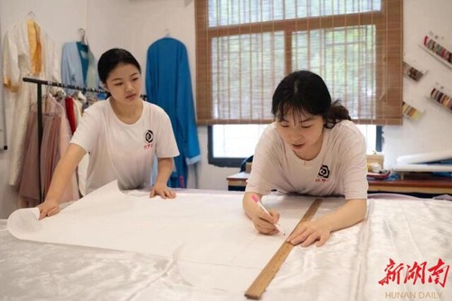 青青子衿,悠悠我心——vwin德赢ac米兰官方网国学研究院汉服传承创业综述