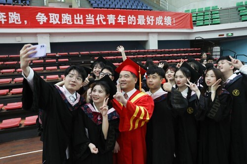 20万人见证!vwin德赢ac米兰官方网2022届毕业生专属高光时刻